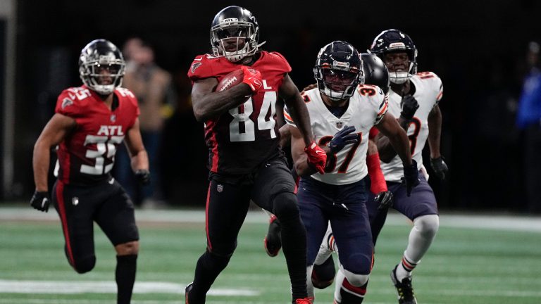 Atlanta Falcons running back Cordarrelle Patterson (84) runs the ball back on a kickoff against the Chicago Bears during the first half of an NFL football game, Sunday, Nov. 20, 2022, in Atlanta. Patterson scored a touchdown on the play. (John Bazemore/AP)