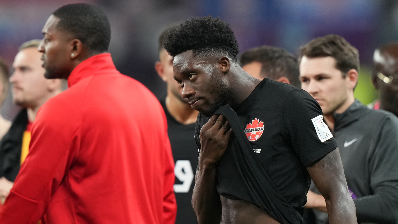 Detailed Canada's Davies On The Bench For World Cup Last-32 Clash With South Africa Moment in HD Detailed Canada's Davies On The Bench For World Cup Last-32 Clash With South Africa Moment in HD