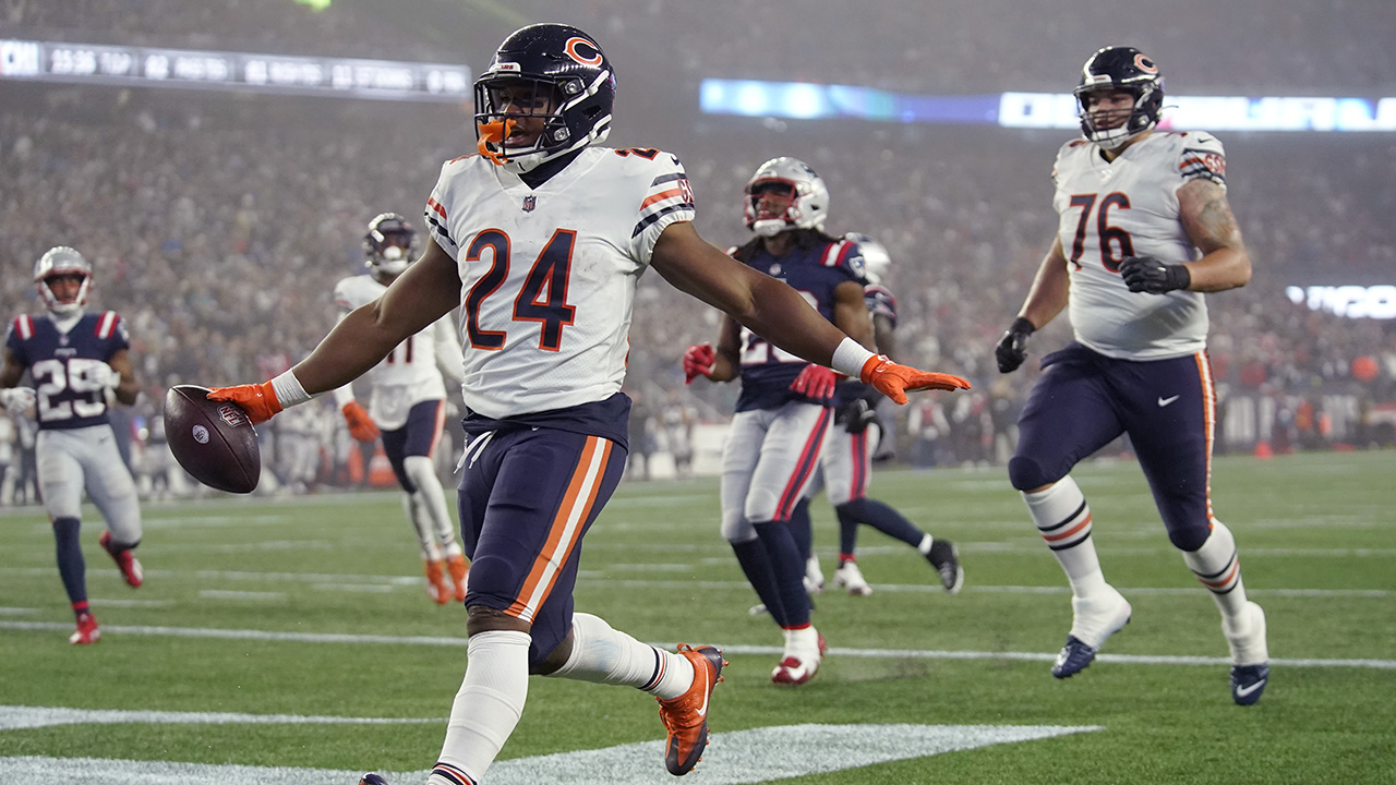 Bears place RB Khalil Herbert on IR because of hip injury