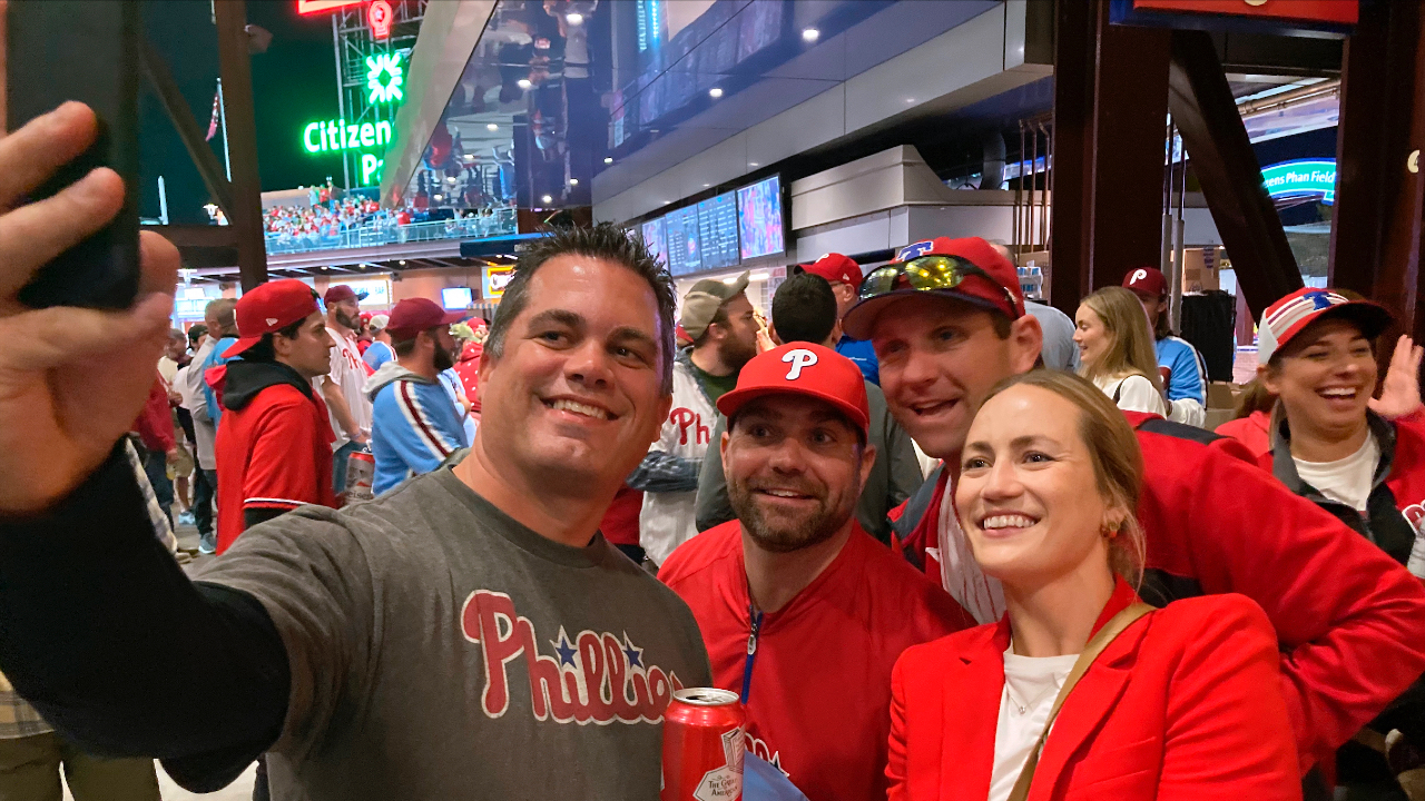 Wife of Phillies Hoskins puts beers on