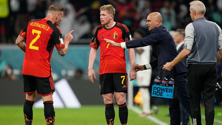 Belgium's head coach Roberto Martinez, second from right, talks with his players Toby Alderweireld, left, and Kevin De Bruyne during the World Cup group F soccer match between Belgium and Canada, at the Ahmad Bin Ali Stadium in Doha, Qatar, Wednesday, Nov. 23, 2022. (Martin Meissner/AP)