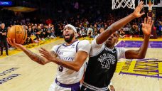 Davis’ 30 points lead Lakers past Spurs for third straight win