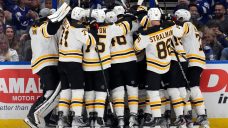 Bergeron gets 1,000th point as streaking Bruins beat Lightning