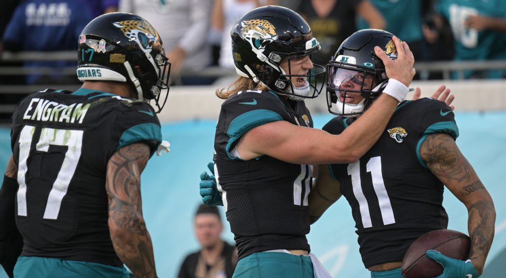 NFL Sunday Roundup: Jaguars, Browns earn stunning victories, Dolphins dominate again