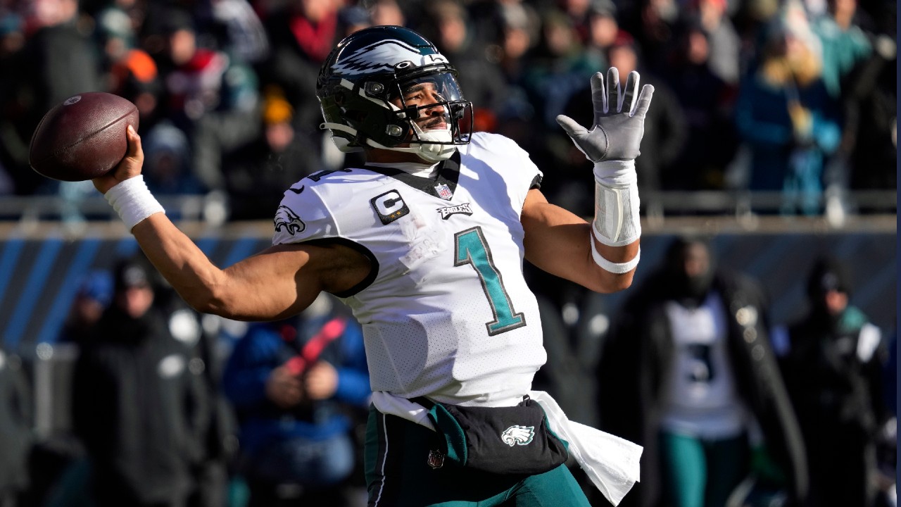 Eagles coach refuses to rule out injured QB Hurts vs Cowboys