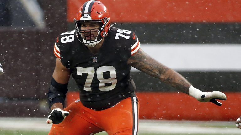 Cleveland Browns offensive tackle Jack Conklin (78) looks to make a block during an NFL football game against the Las Vegas Raiders in Cleveland, Sunday, Nov. 1, 2020, (Kirk Irwin/AP)