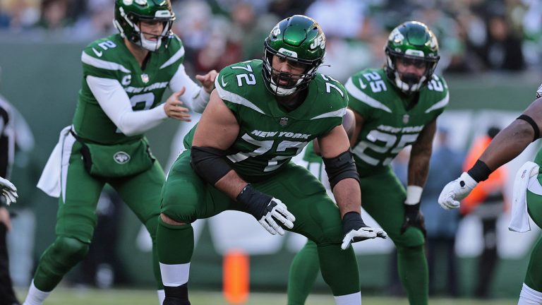 New York Jets guard Laurent Duvernay-Tardif (72) blocks during the team's NFL football game against the New Orleans Saints, Dec. 12, 2021, in East Rutherford, N.J. (Adam Hunger/AP)