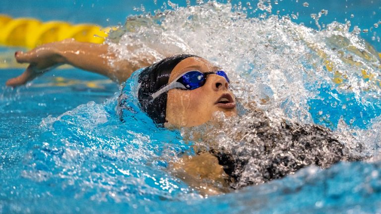Summer McIntosh of Canada swims the backstroke leg on her way to winning the women’s 400m Individual Medley at the FINA Swimming World Cup meet in Toronto on Saturday, October 29, 2022. (Frank Gunn/The Canadian Press)