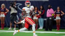 McKinnon’s 26-yard run in OT lifts Chiefs over Texans
