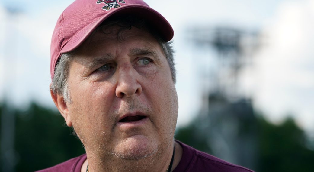 Mississippi State's Mike Leach, pioneering football coach, dies at 61