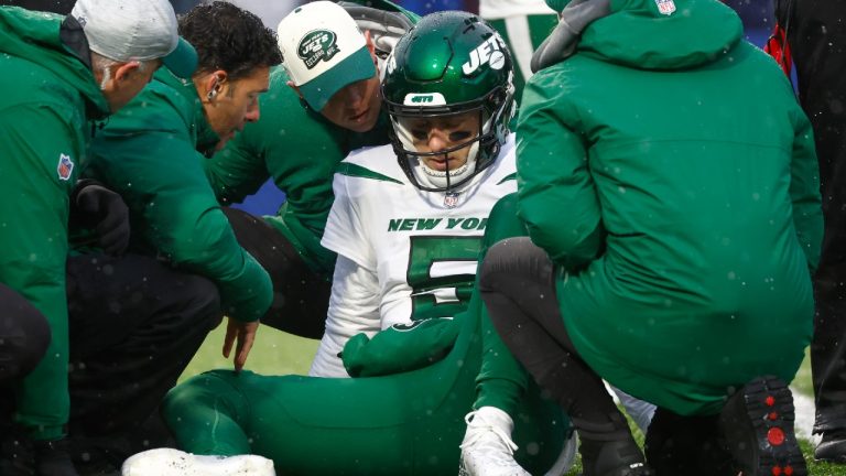 New York Jets quarterback Mike White receives assistance following a play in the first half of an NFL football game against the Buffalo Bills, Sunday, Dec. 11, 2022, in Orchard Park, N.Y. (Jeffrey T. Barnes/AP)