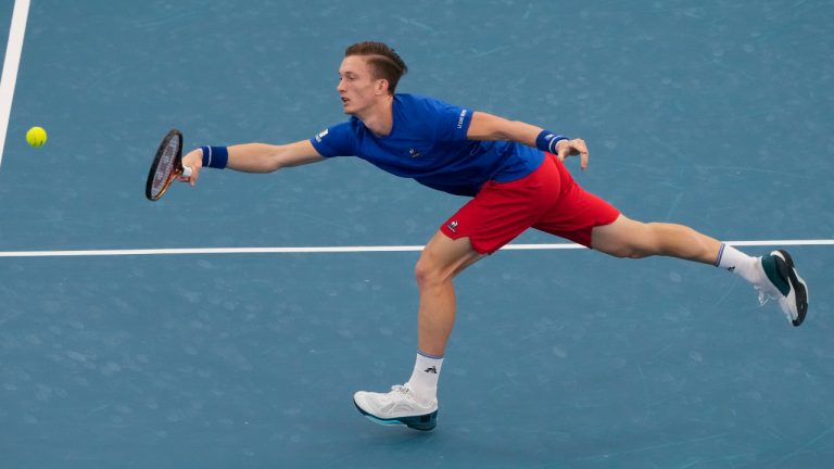 Jiri Lehecka of the Czech Republic plays a forehand return to Germany's Alexander Zverev during their Group C match at the United Cup tennis event in Sydney, Australia, Saturday, Dec. 31, 2022. (Mark Baker/AP)