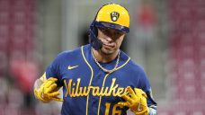 Mariners acquire 2B Wong from Brewers in exchange for OF Winker, Canadian INF Toro