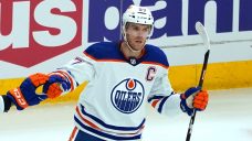 Oilers’ McDavid records 500th career assist in game vs. Islanders