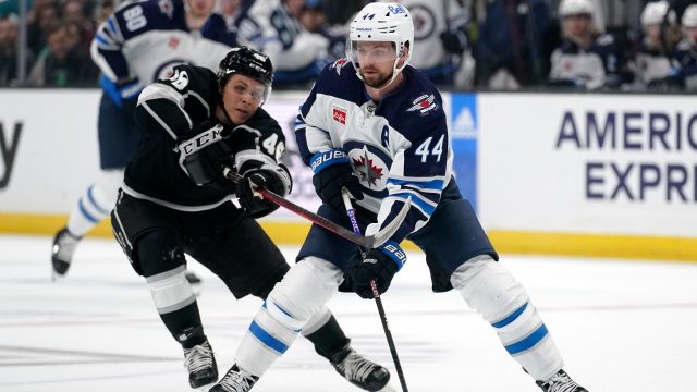 Jets wrap up rough road trip with loss to Islanders