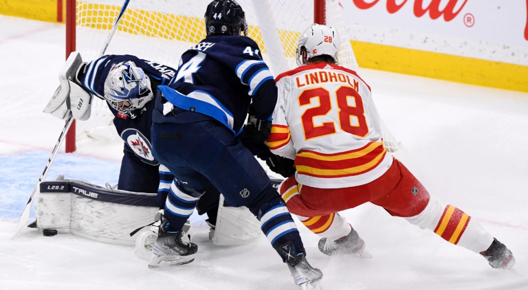Jets edge Flames, extend win streak to three games