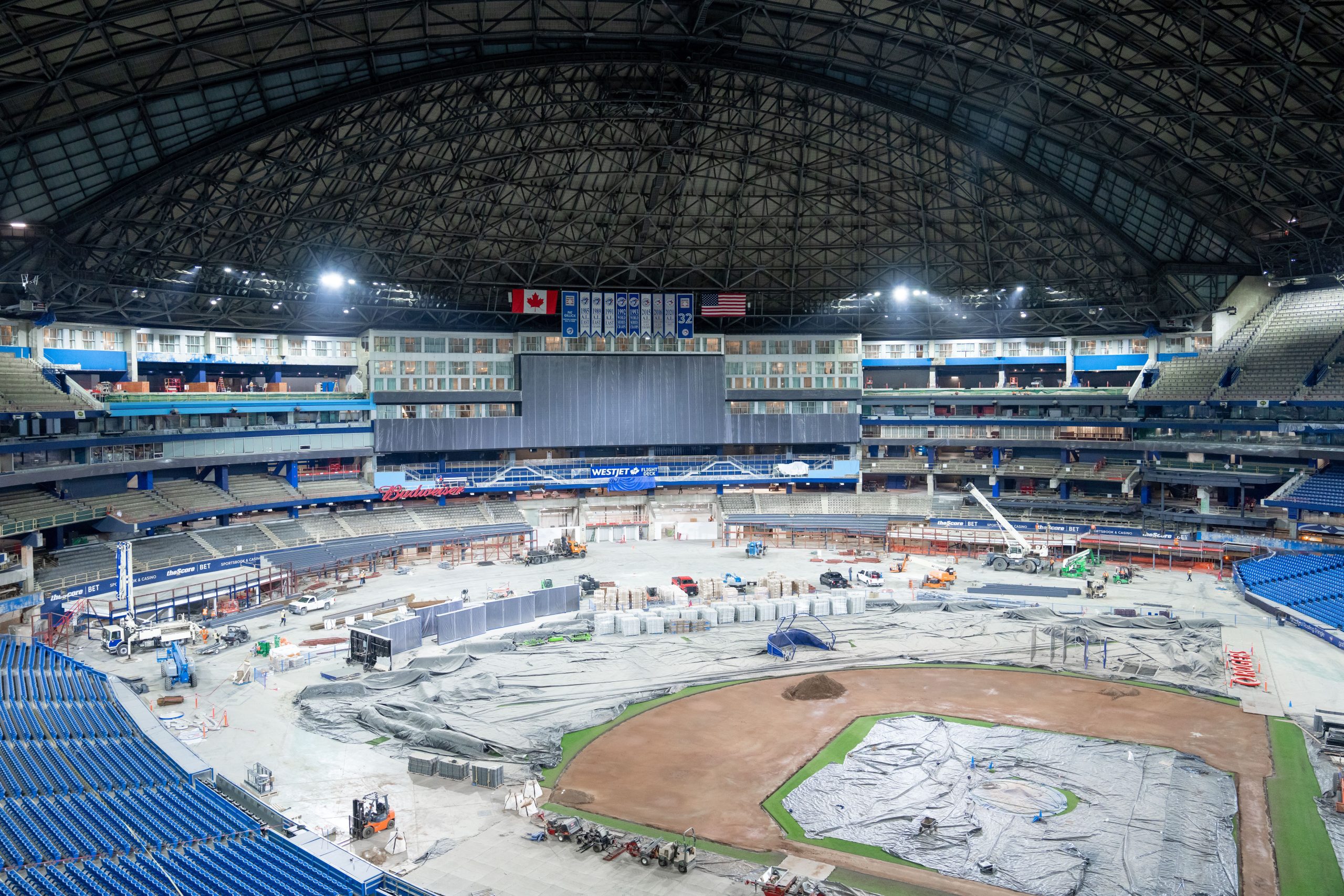 Toronto Blue Jays Will Head Home to Renovated Rogers Centre - The New York  Times