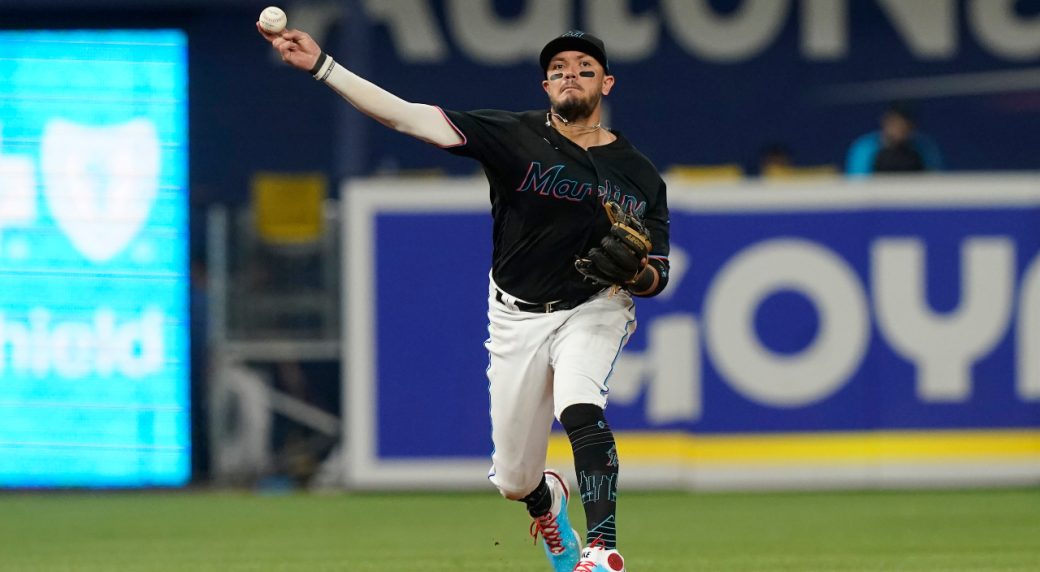 Marlins trade SS Miguel Rojas to Dodgers for prospect