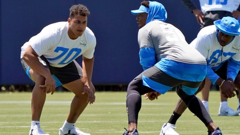Los Angeles Chargers offensive tackle Rashawn Slater (70) blocks during the NFL football team's organized team activities Monday, May 24, 2021, in Costa Mesa, Calif. (Marcio Jose Sanchez/AP Photo)