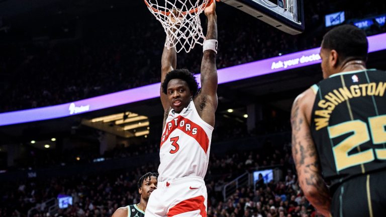 Toronto Raptors forward O.G. Anunoby (3) dunks the ball over Charlotte Hornets forward P.J. Washington (25) during first half NBA basketball action in Toronto on Tuesday, January 10, 2023. (Christopher Katsarov/THE CANADIAN PRESS)