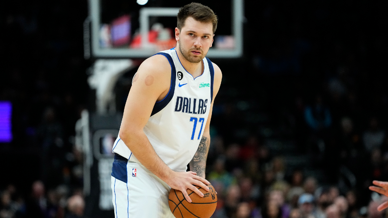 Report: Mavericks’ Doncic day-to-day with ankle sprain thumbnail