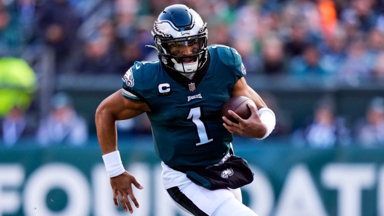 Philadelphia Eagles' Jalen Hurts runs during the first half of an NFL football game, Sunday, Dec. 4, 2022, in Philadelphia. (Matt Slocum/AP)
