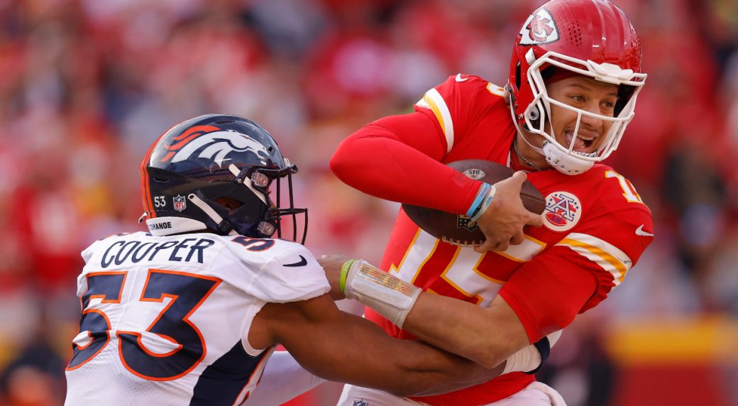 Mahomes stands behind Chiefs WR Toney after costly penalty