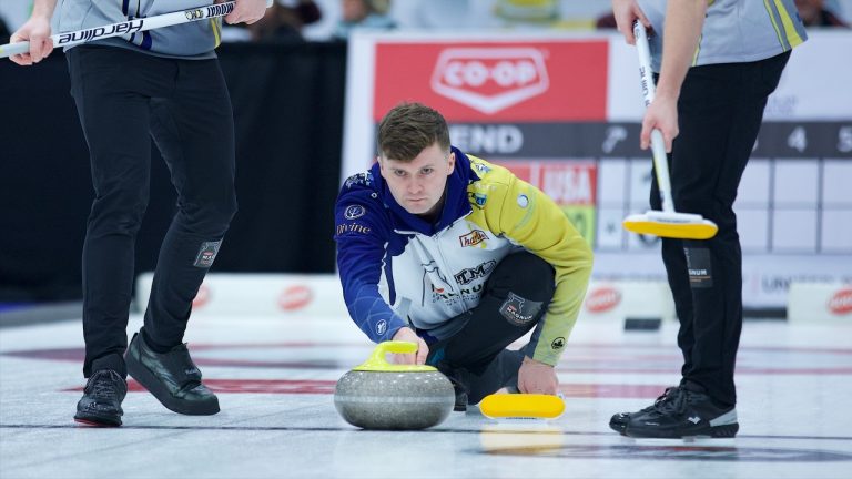 Bruce Mouat delivers a rock during Draw 14 of the Co-op Canadian Open on Friday, Jan. 13, 2023, in Camrose, Alta. (Anil Mungal/GSOC)