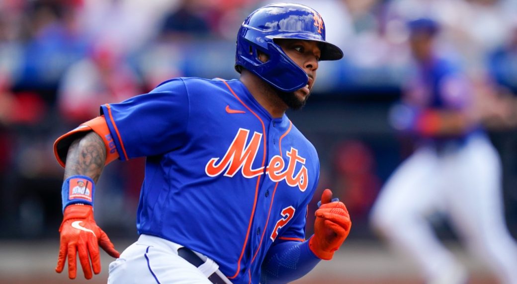 AP source: Dominic Smith, Nationals agree to one-year contract