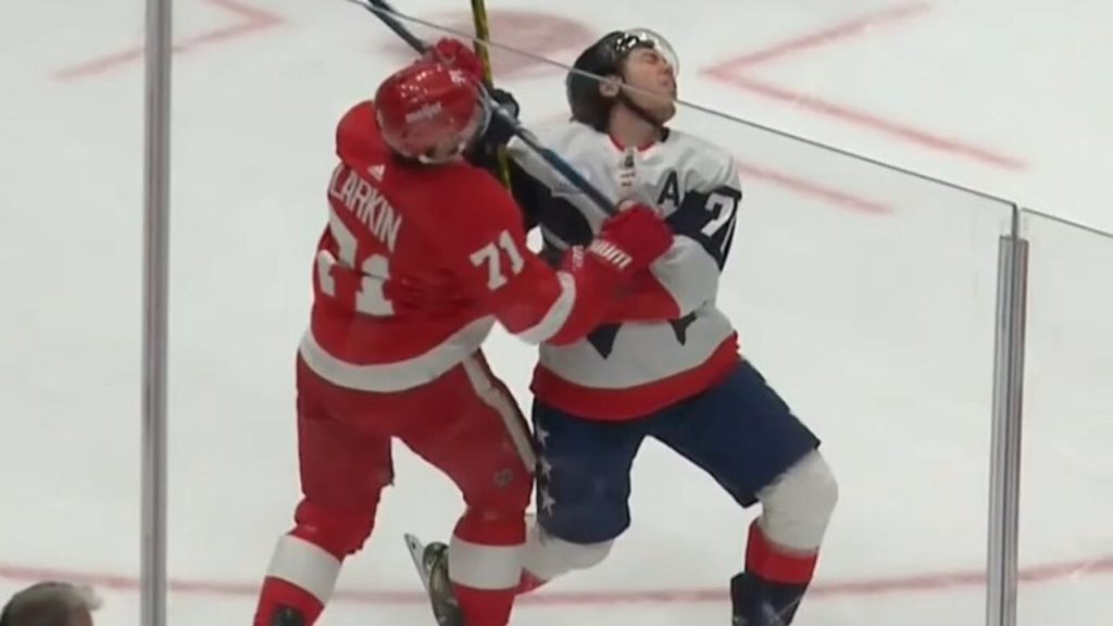 T.J. Oshie tries to fight Sidney Crosby in midst of all-out line