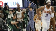 NBA Roundup: Bucks win 14th straight; Lakers rally from 27 down vs. Mavericks