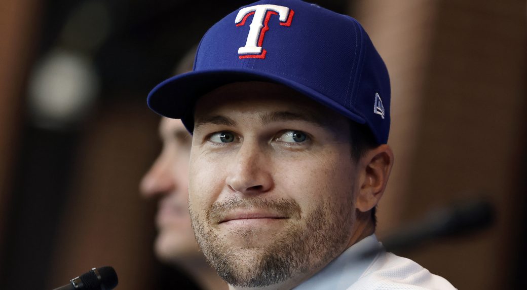 Rangers’ deGrom not concerned about left-side tightness, delayed start to spring training