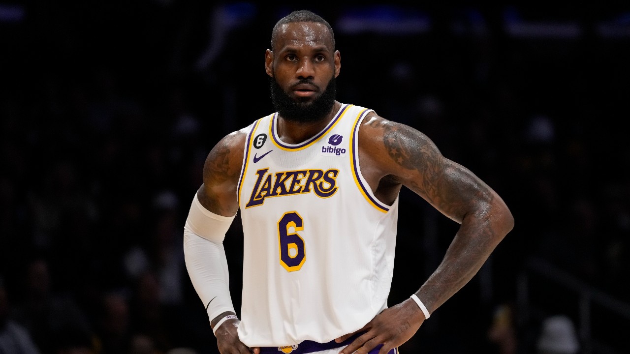 NBA: Lakers down Spurs in James' return from injury
