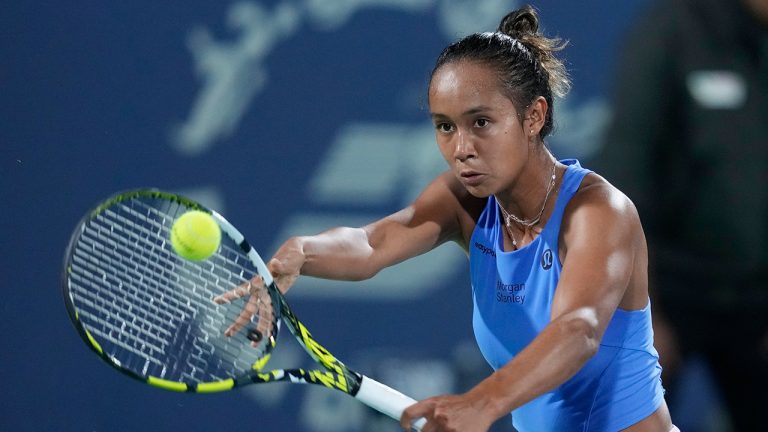 Canada's Leylah Annie Fernandez returns the ball to Poland's Iga Świątek during a match of the Dubai Duty Free Tennis Championships in Dubai, United Arab Emirates, Tuesday, Feb 21, 2023. (Kamran Jebreili/AP)