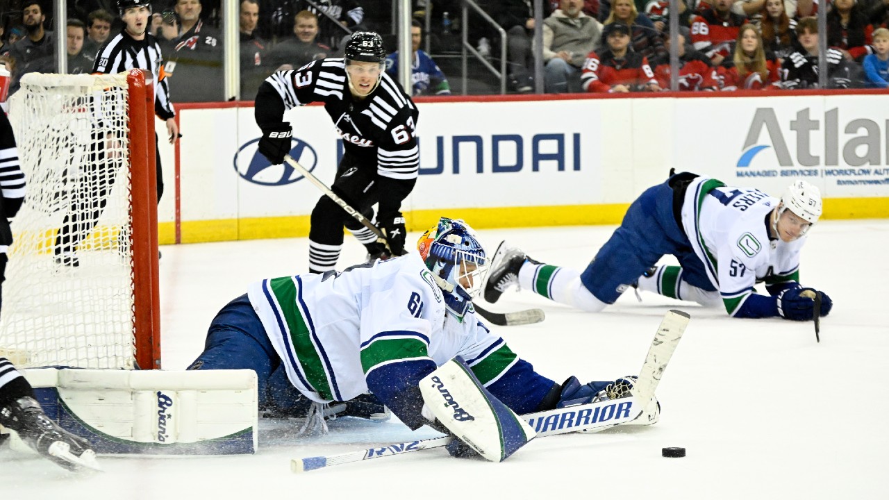 Comeback vs. Devils shows Canucks will continue to play hard in second half thumbnail