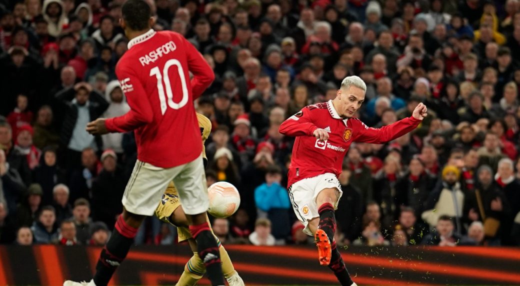 Manchester United beats Barcelona to advance in Europa League