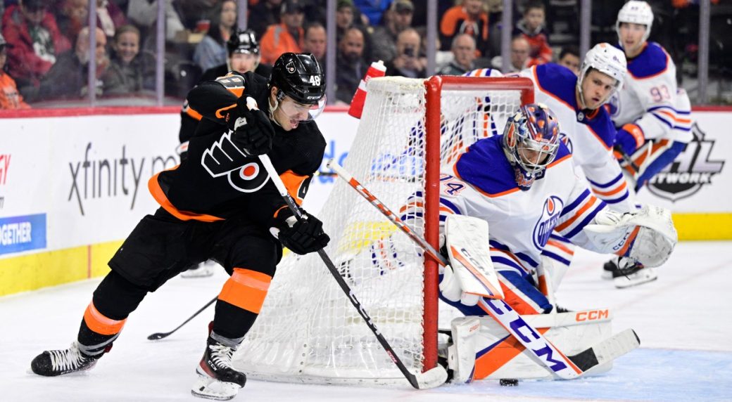 Van Riemsdyk, Hart lead Flyers to shootout win over Oilers