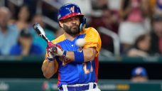 Astros’ Altuve to undergo surgery for broken thumb, to miss eight to 10 weeks