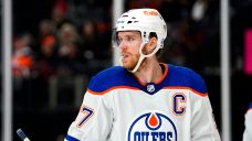 Oilers’ Connor McDavid scores 300th career goal on breakaway vs. Kings