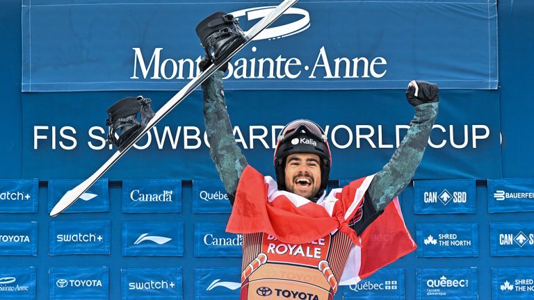 Eliot Grondin of Sainte-Marie Que., celebrates his victory in the men’s finals, at the FIS snowboard cross world cup event at Mont-Sainte-Anne resort, in Beaupre, Que., Saturday, March 25, 2023. (Jacques Boissinot/CP)