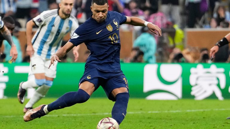 France's Kylian Mbappe scores his side's third goal during the World Cup final soccer match between Argentina and France at the Lusail Stadium in Lusail, Qatar, Sunday, Dec.18, 2022. (Manu Fernandez/AP)