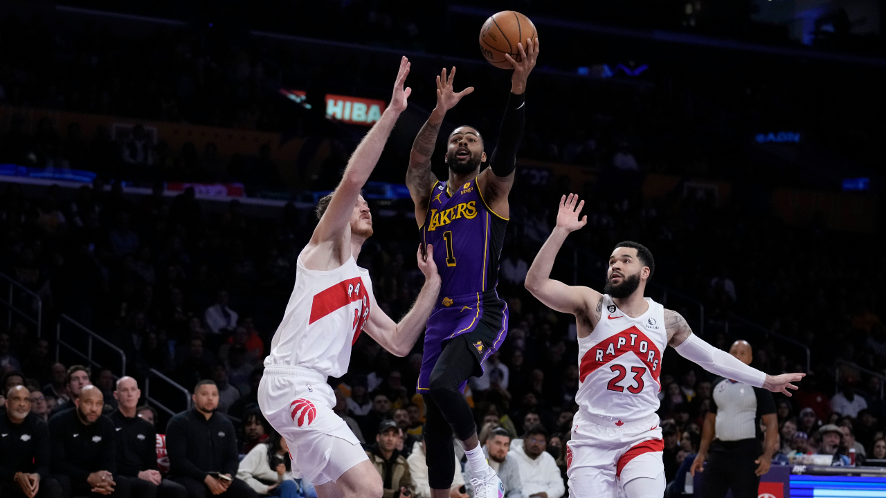 Barnes scores career-high 32 points, but Raptors fall to Lakers for 3rd  straight loss
