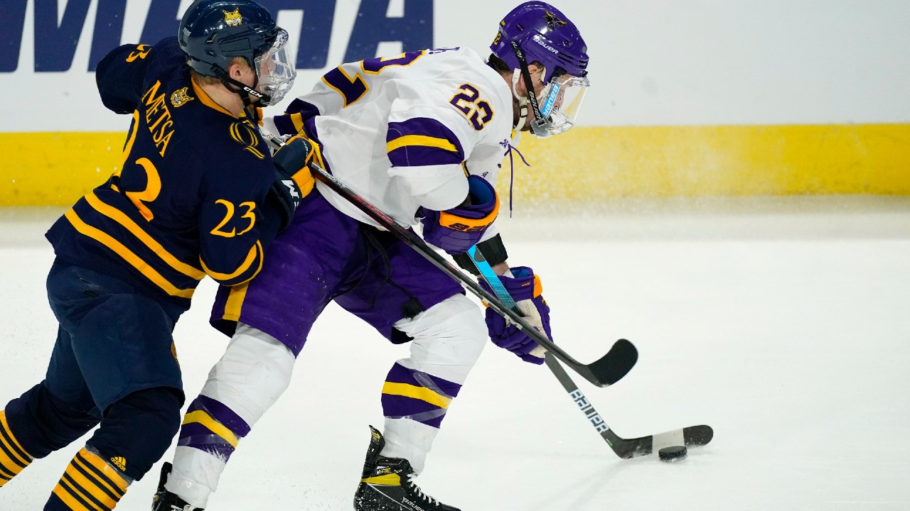 Predators sign college free agent Jake Livingstone to one-year, entry-level deal