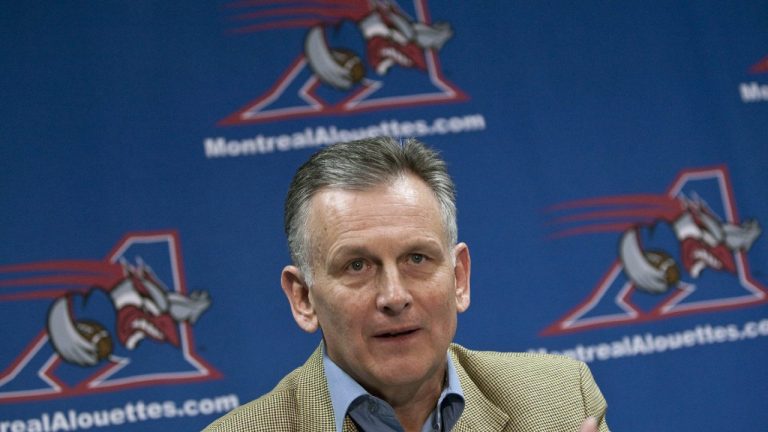 Larry Smith addresses a news conference in Montreal, Monday, November 8, 2010. Smith, a former CFL player who later served as league commissioner and president of the Montreal Alouettes, headlines the Canadian Football Hall of Fame’s 2023 class. (Paul Chiasson/CP)