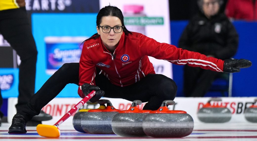 Canada's Einarson makes playoff cut at women's world curling championship