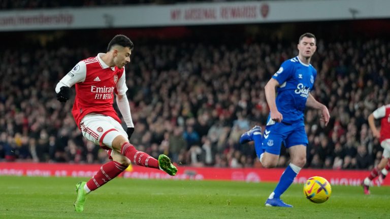 Arsenal's Gabriel Martinelli, left, scores his side's second goal during the English Premier League soccer match between Arsenal and Everton at the Emirates stadium in London, Wednesday, March 1, 2023. (Kirsty Wigglesworth/AP)