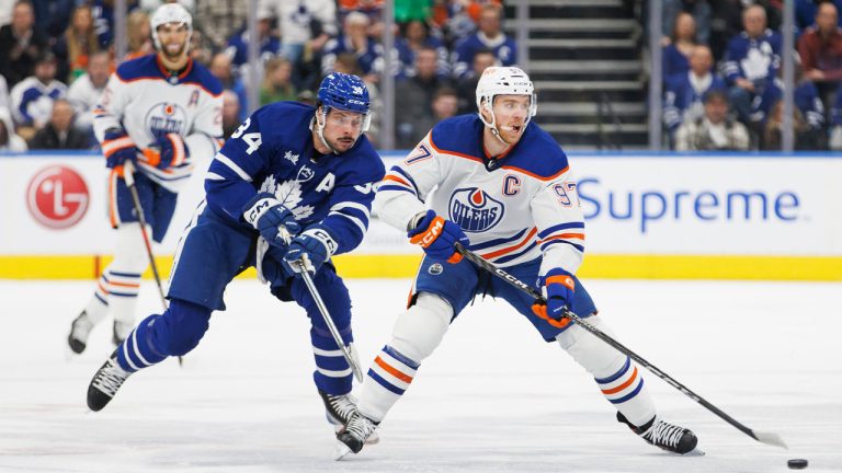 Toronto Maple Leafs centre Auston Matthews (34) chases Edmonton Oilers centre Connor McDavid (97) during first period NHL hockey action. (Cole Burston/CP)