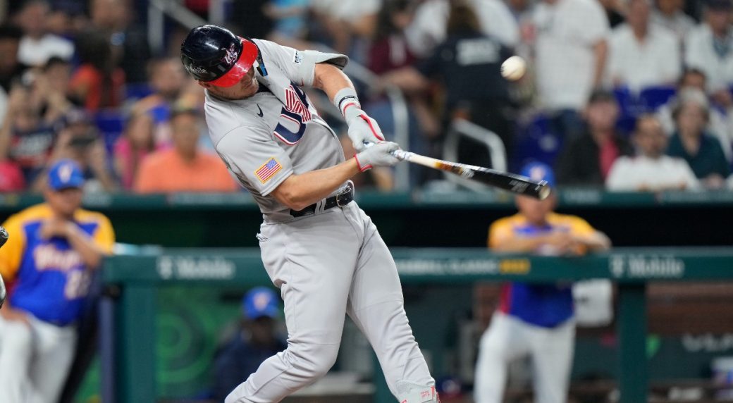 U.S. beats Venezuela in WBC quarterfinal, Altuve suffers thumb injury