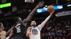 NBA Roundup: Warriors down Rockets to snap 11-game road skid