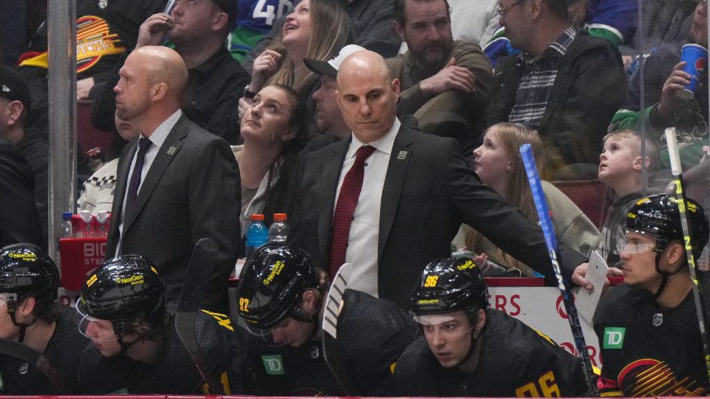 Rick Tocchet gives his best advice on scrums, but he wasn't prepared for  what Biz Nasty had planned